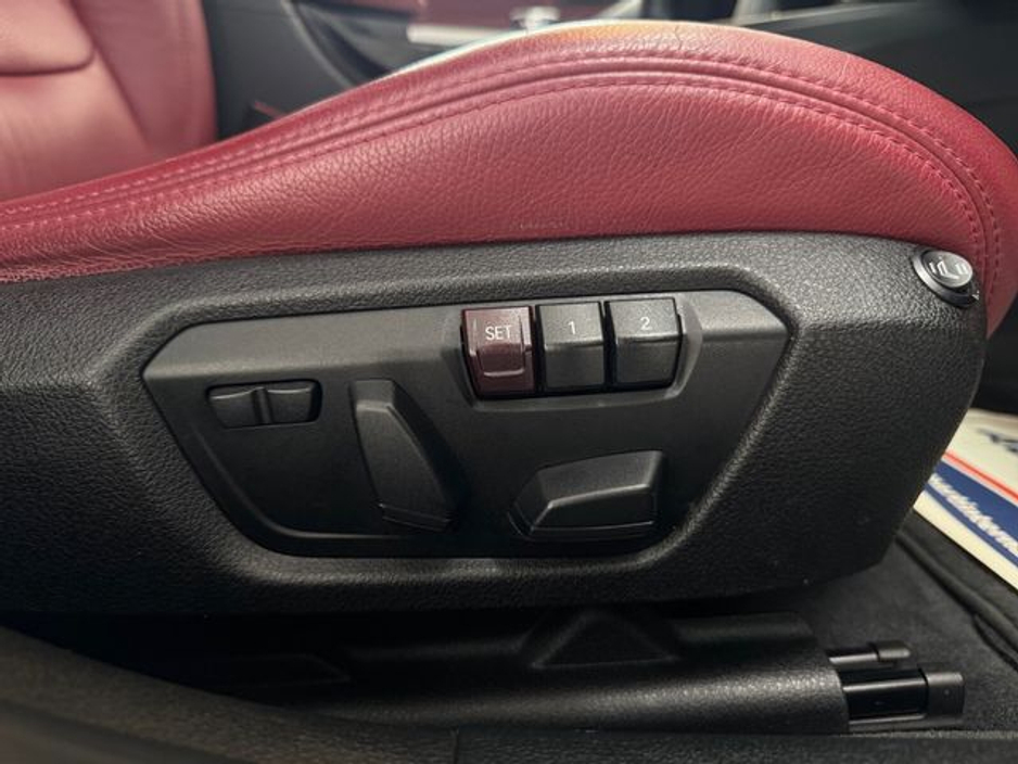 2015 BMW 3 Series - image 22