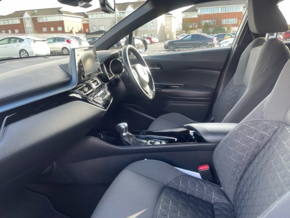 2022 Toyota C-HR - image 7