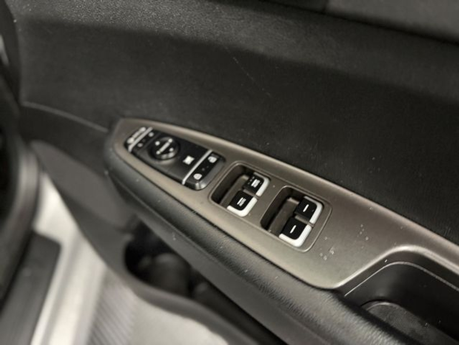 2017 Kia Optima - image 12