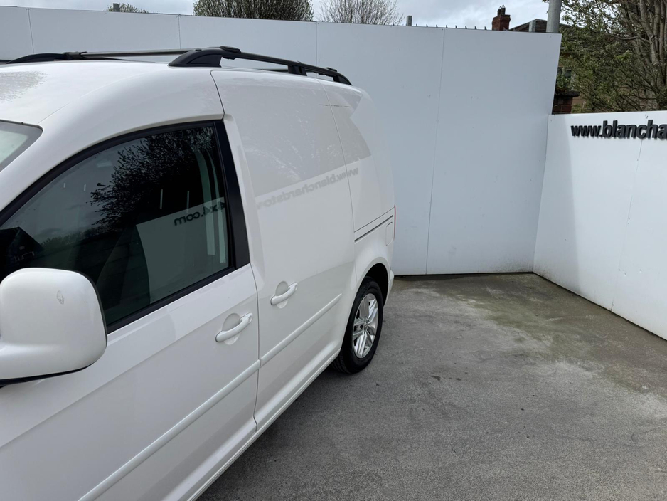 2020 Volkswagen Caddy - image 6