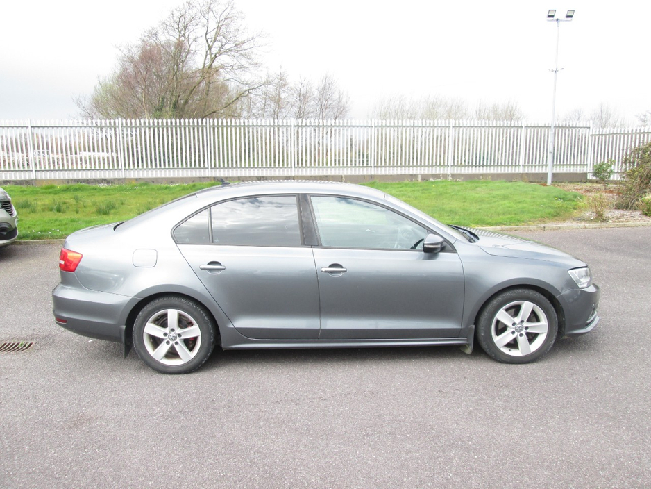 2015 Volkswagen Jetta - image 3