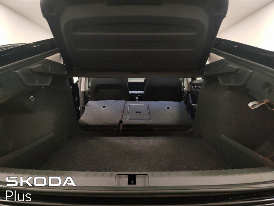 2025 Skoda Octavia - image 21