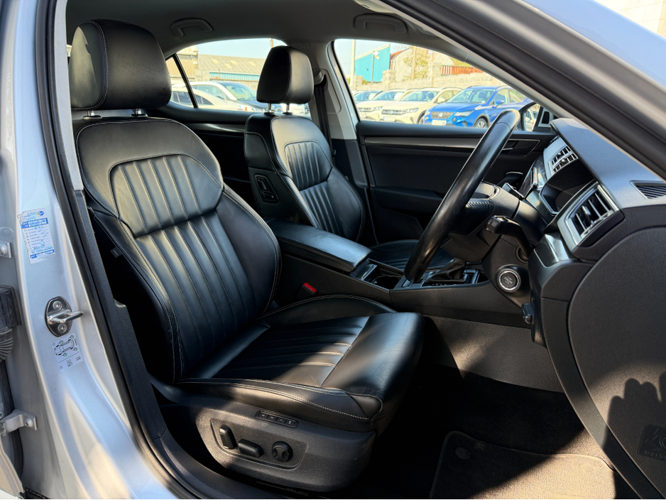 2021 Skoda Superb - image 13