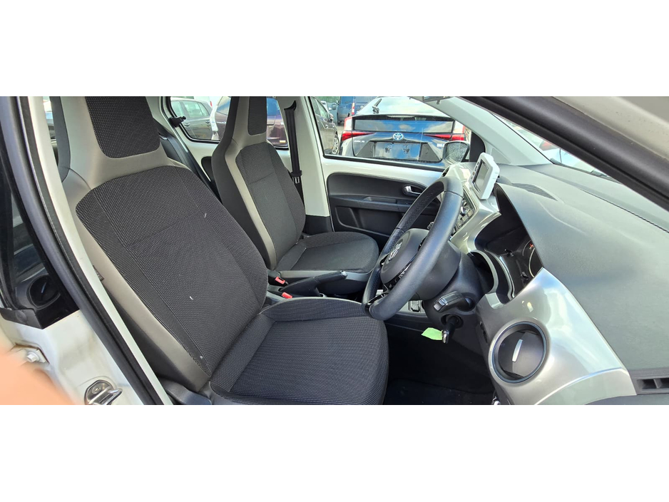 2014 Volkswagen up! - image 22