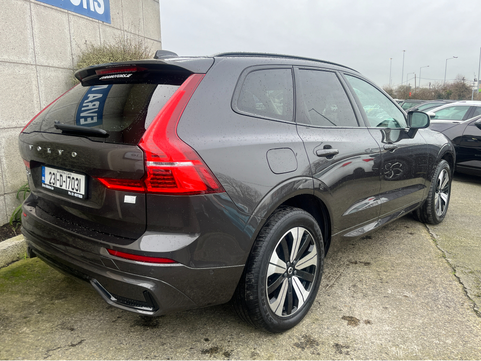 2023 Volvo XC60 T6 PHEV PLUS DARK AWD 2.0 PETROL //PANORAMIC GLASS ROOF//FULL LEATHER HEATED SEATS//ADAPTIVE CRUISE CONTROL//