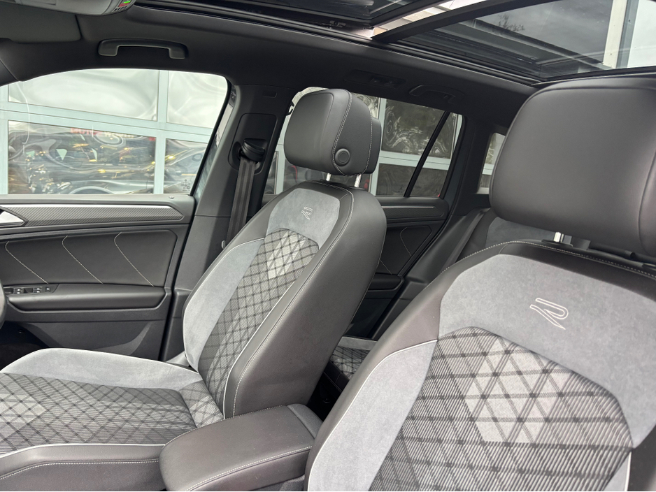 2024 Volkswagen Tiguan - image 13
