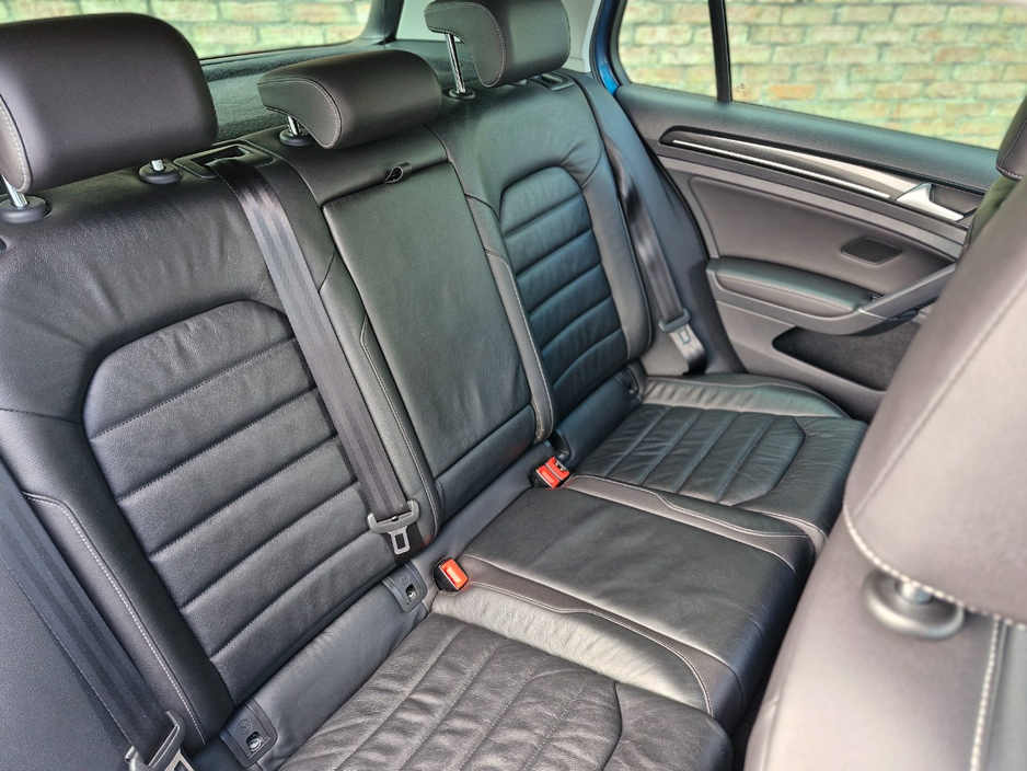 2017 Volkswagen Golf - image 30