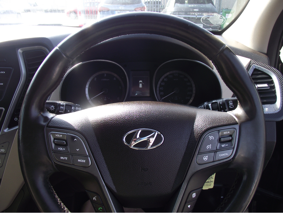 2017 Hyundai Santa Fe - image 13