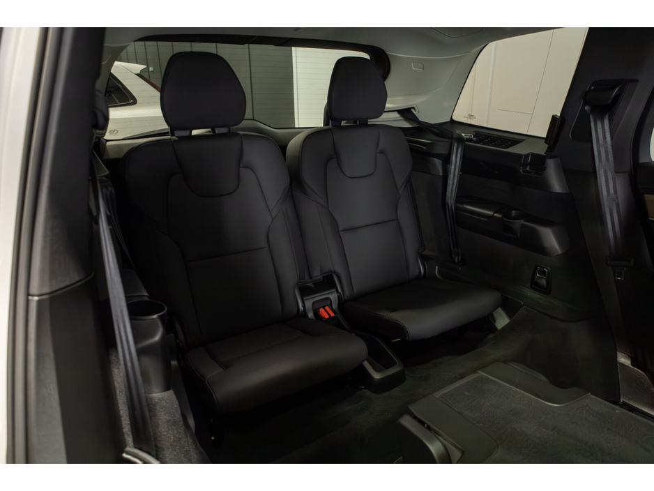2025 Volvo XC90 - image 15