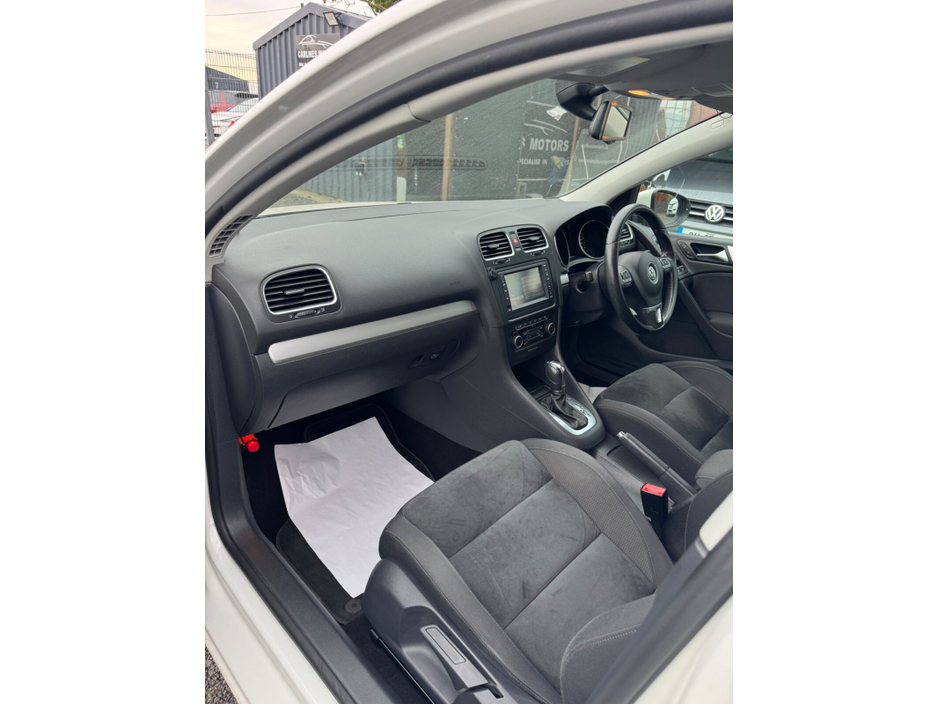 2012 Volkswagen Golf - image 8