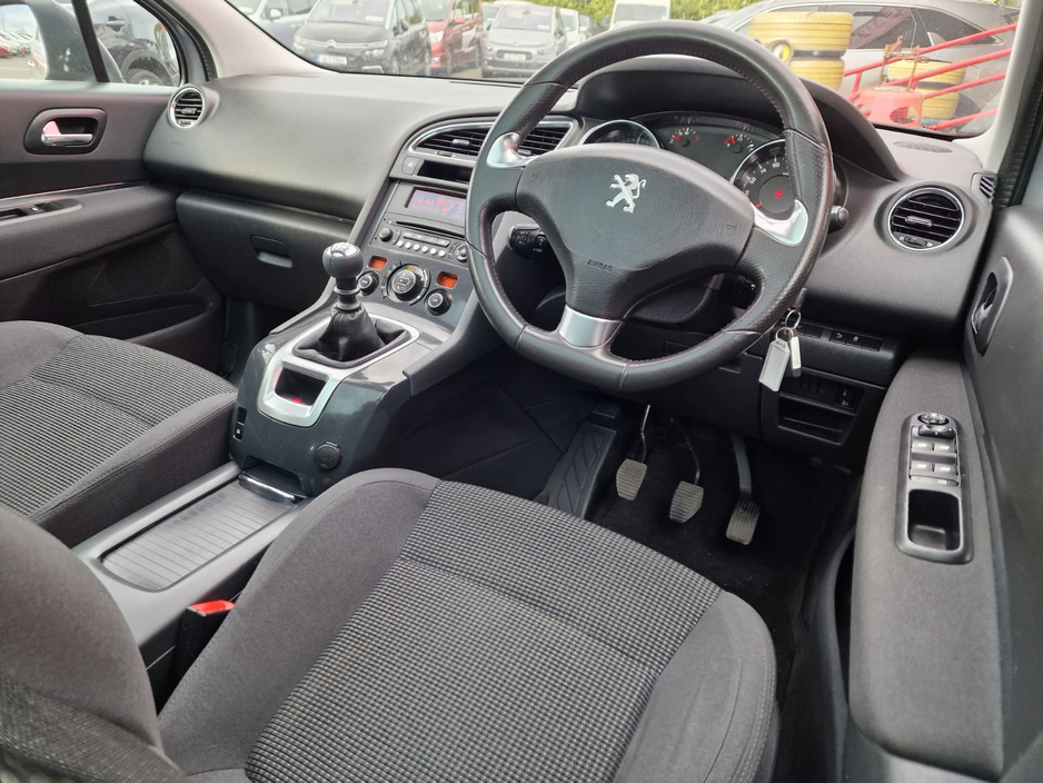 2016 Peugeot 5008 - image 9