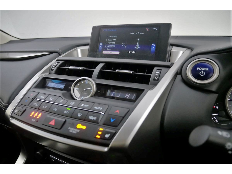 2016 Lexus NX 300 h - image 16