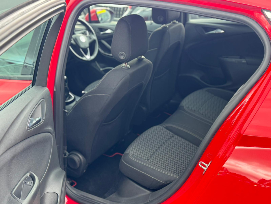 2016 Vauxhall Astra - image 14