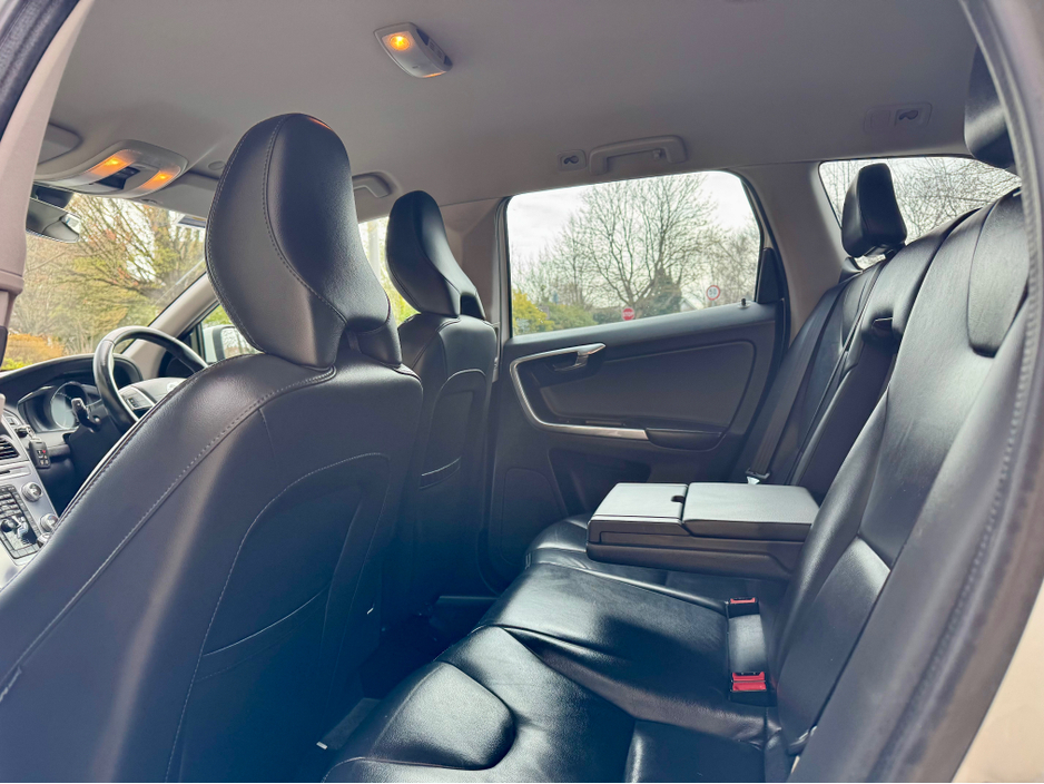 2017 Volvo XC60 - image 19