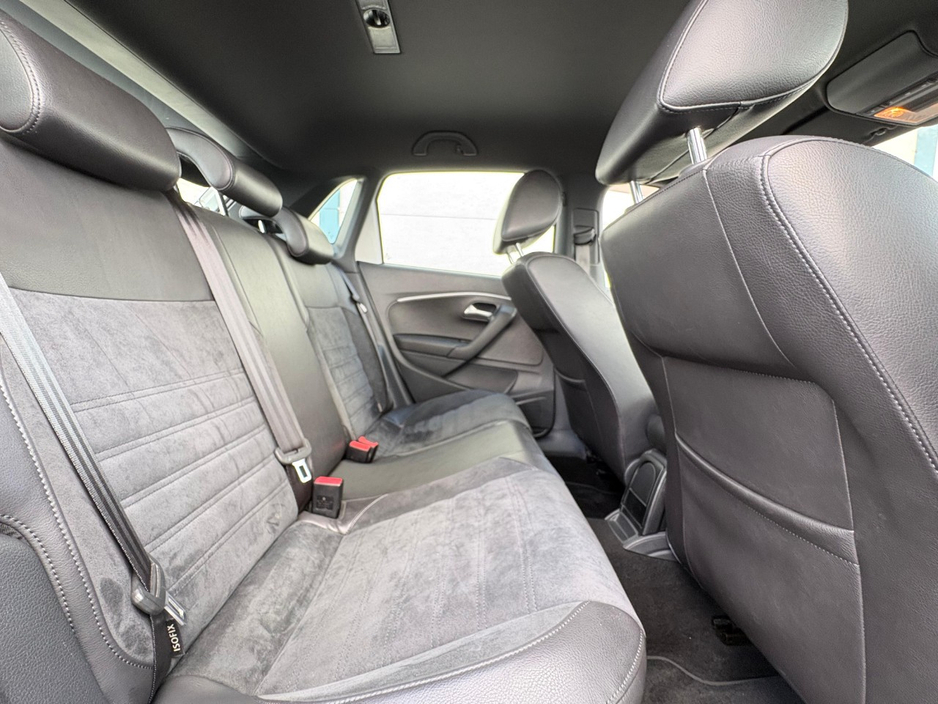 2017 Volkswagen Polo - image 5