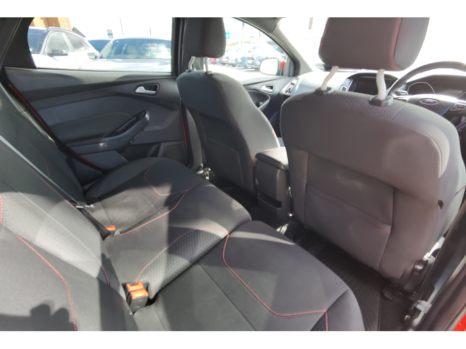 2017 Ford Focus - image 13