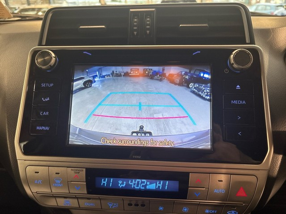 2018 Toyota Landcruiser - image 14