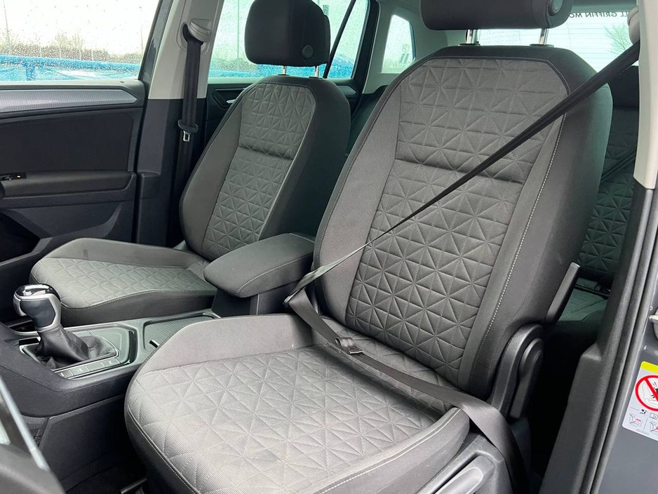 2023 Volkswagen Tiguan LIFE 1.4 HYBRID // DIGITAL CLUSTER // APPLE CARPLAY/ANDROID AUTO // DUAL ZONE CLIMATE CONTROL €31,900