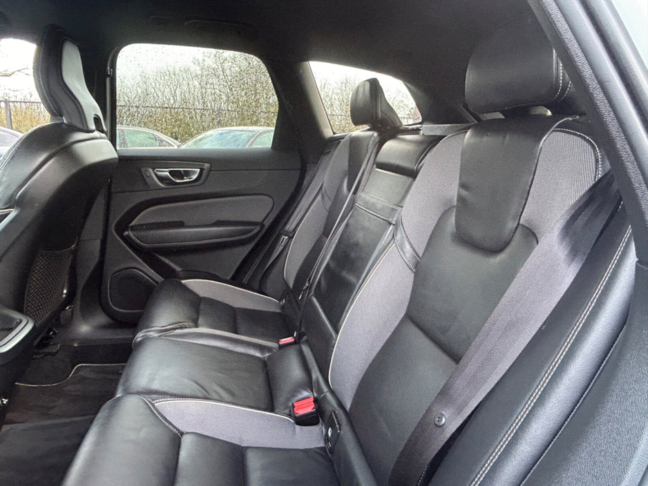 2020 Volvo XC60 - image 39