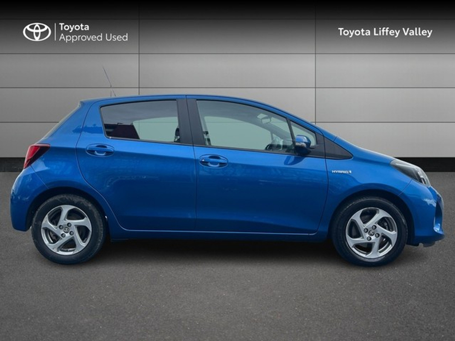 2016 Toyota Yaris - image 3