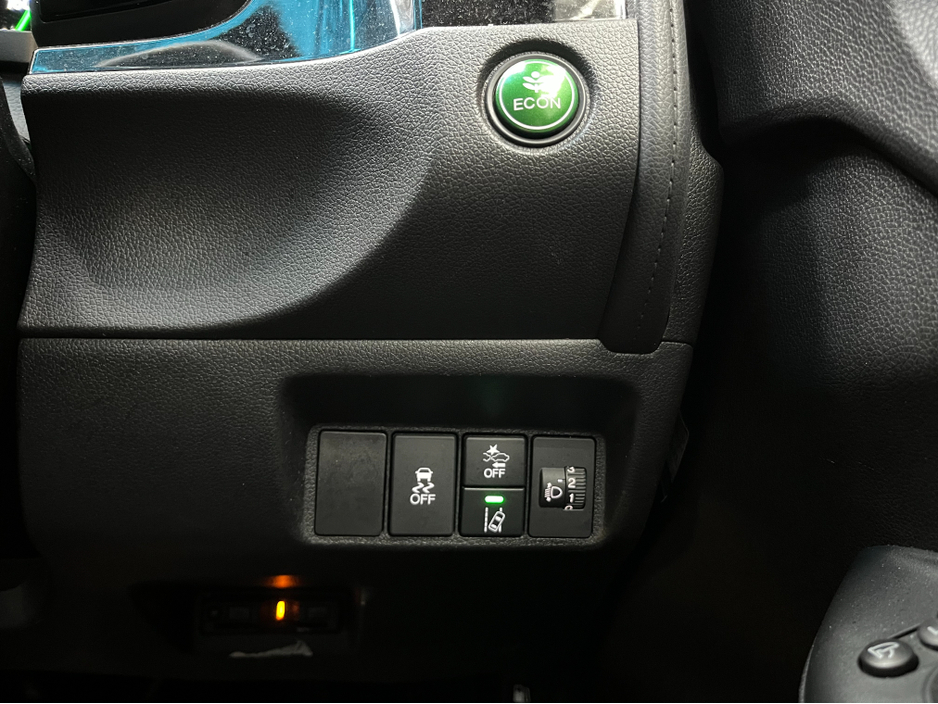 2022 Honda Shuttle €17950 2022 HONDA SHUTTLE HYBRID SENSING 2.0 AUTOMATIC / CRUISE CONTROL / REVERSE CAMERA / ELECTRIC SEATS / AUTOMATIC DOORS €17,950