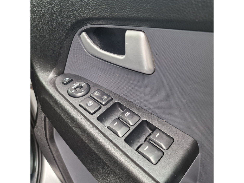 2014 Kia Sportage - image 13