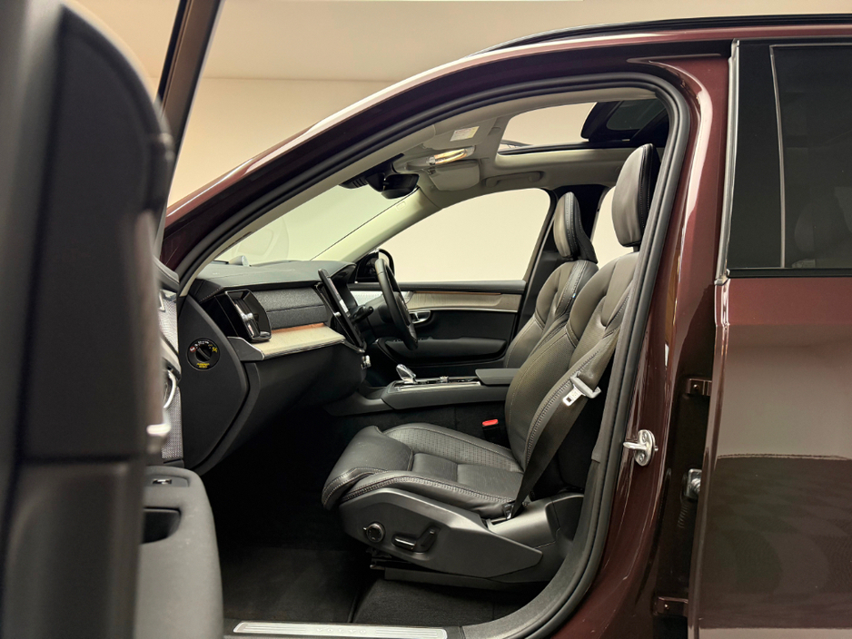2025 Volvo XC90 - image 16