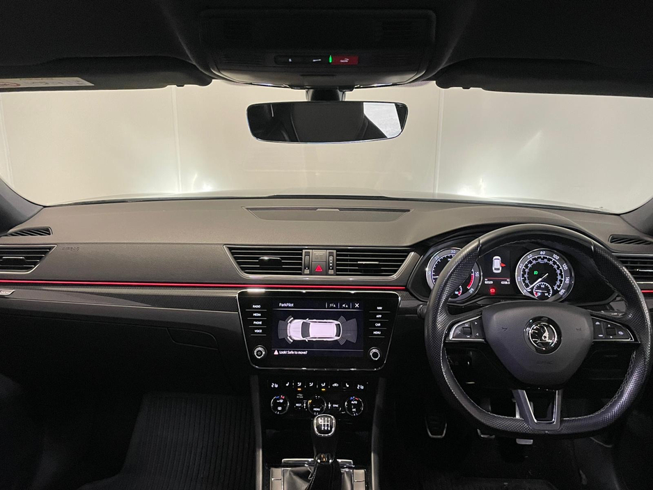 2019 Skoda Superb - image 3
