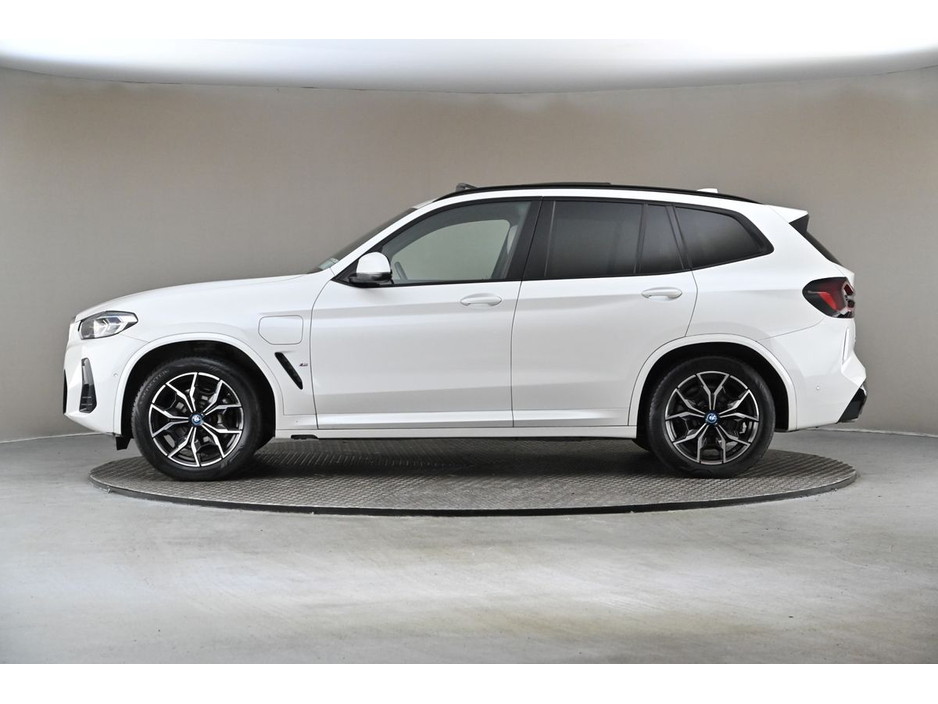 2023 BMW X3 - image 5
