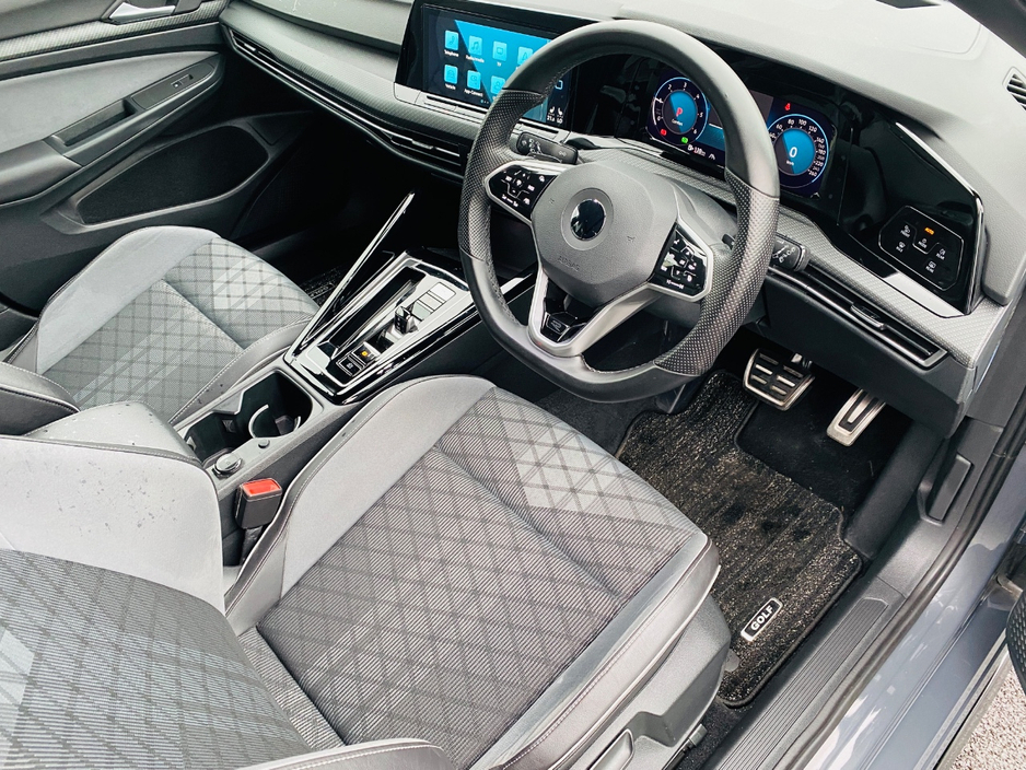 2023 Volkswagen Golf - image 11