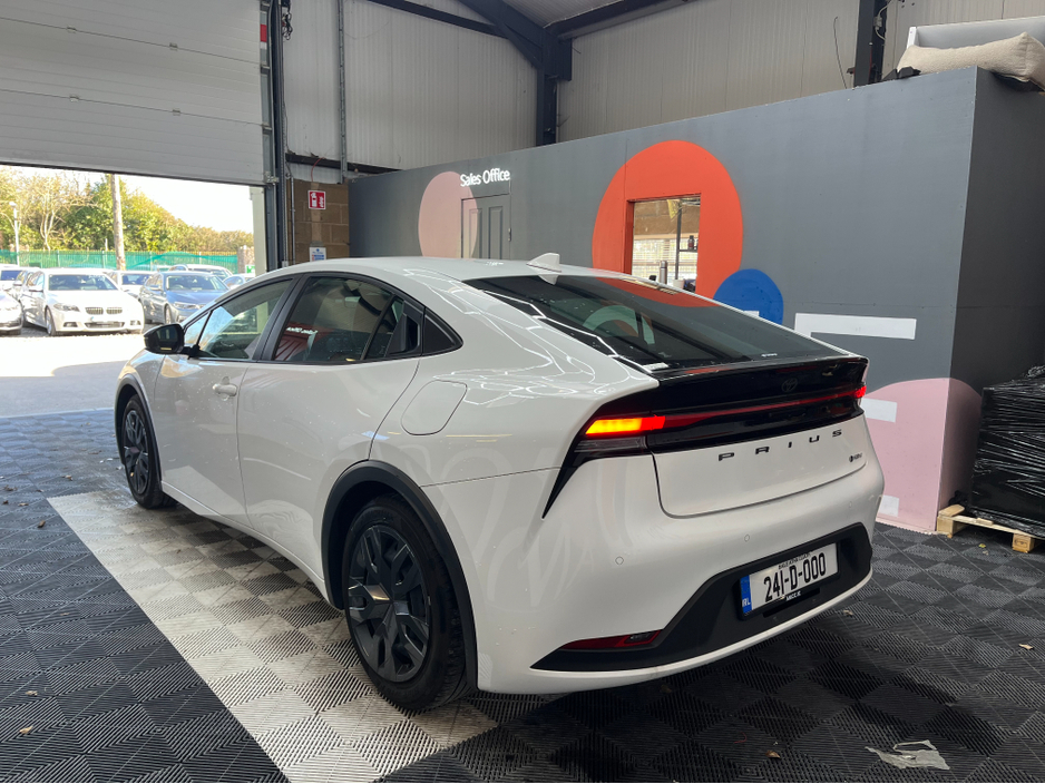 2024 Toyota Prius - image 4