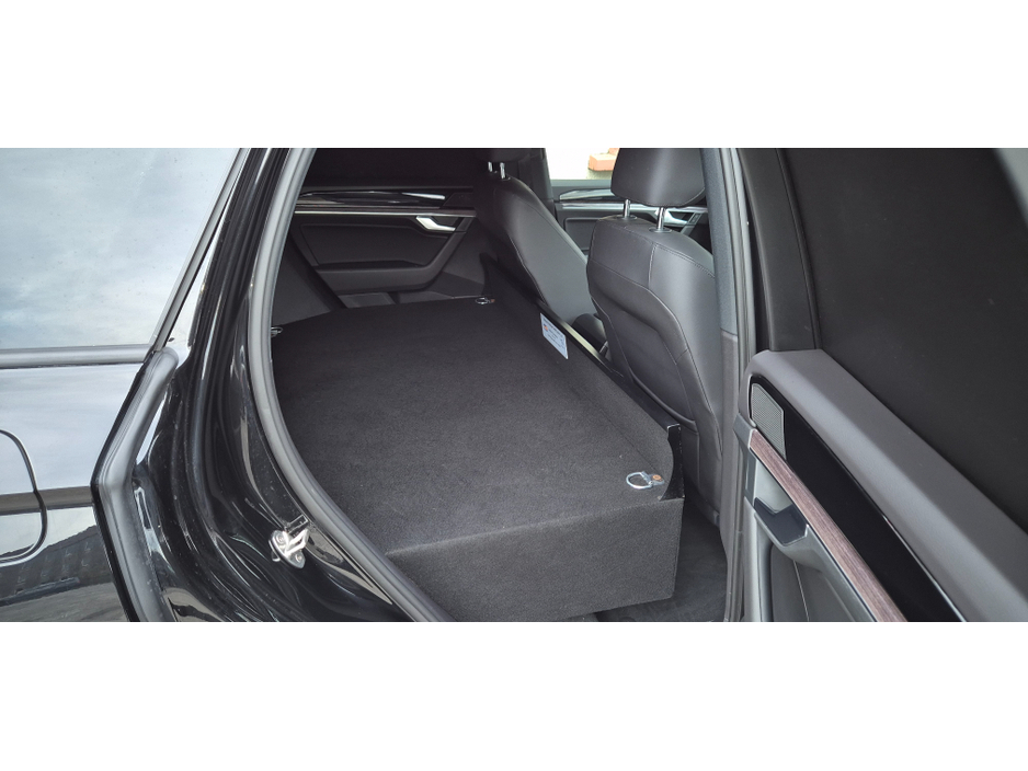 2023 Volkswagen Touareg - image 6