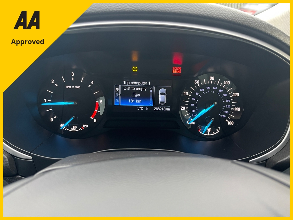 2016 Ford Mondeo - image 15