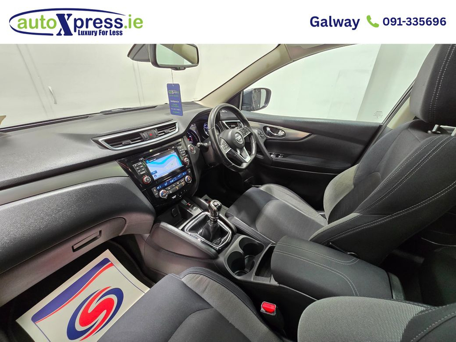 2017 Nissan Qashqai - image 2