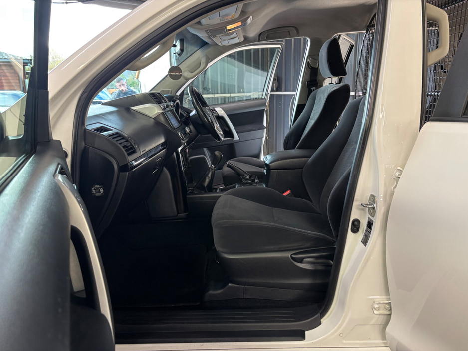 2014 Toyota Landcruiser - image 15