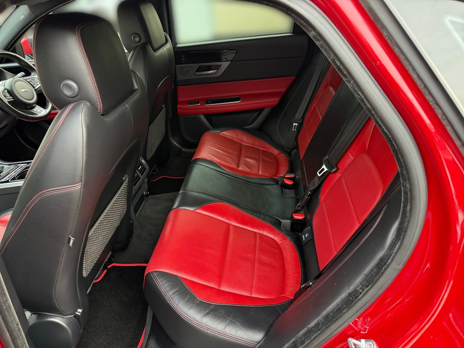 2018 Jaguar XF - image 17