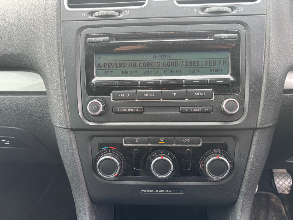 2011 Volkswagen Golf - image 8