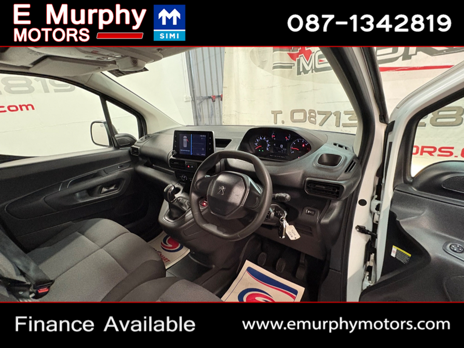 2021 Peugeot Partner - image 19