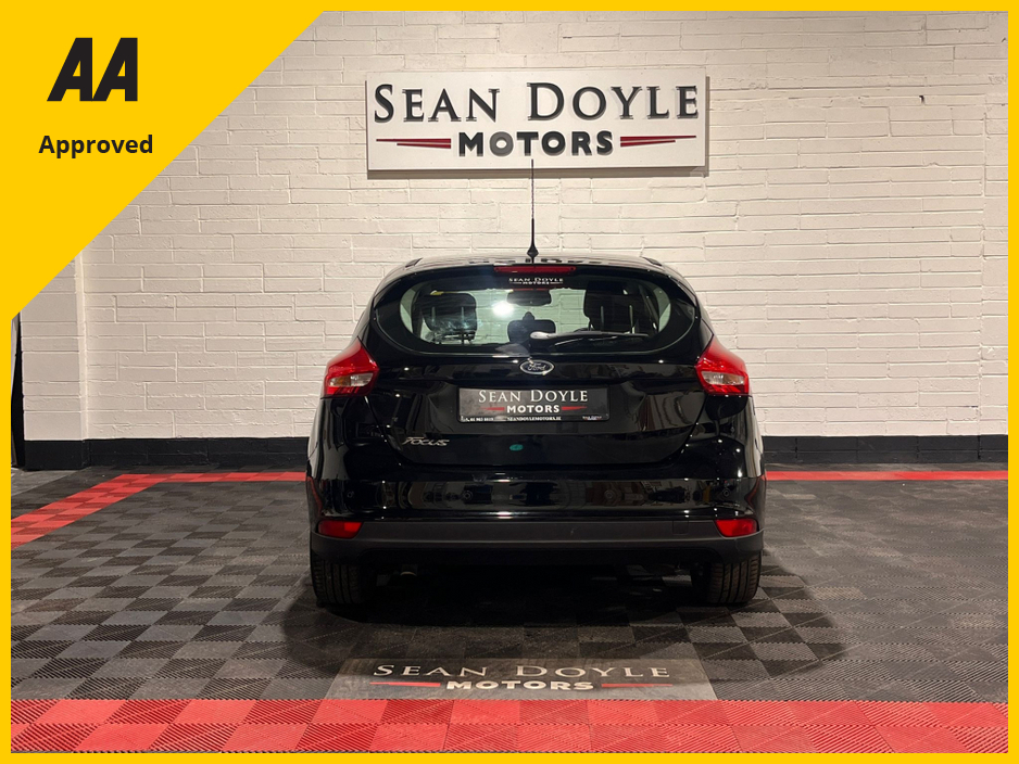 2016 Ford Focus - image 7