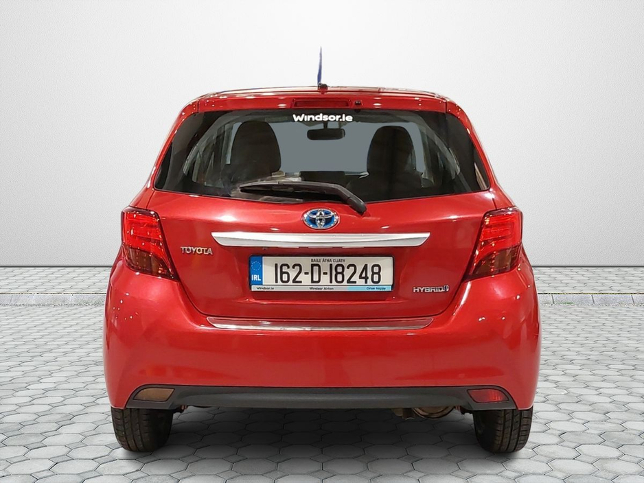 2016 Toyota Yaris - image 10