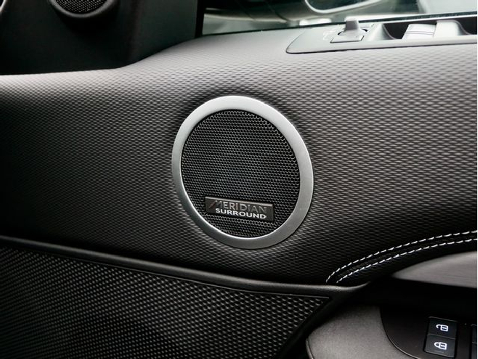 2025 Land Rover Discovery - image 20