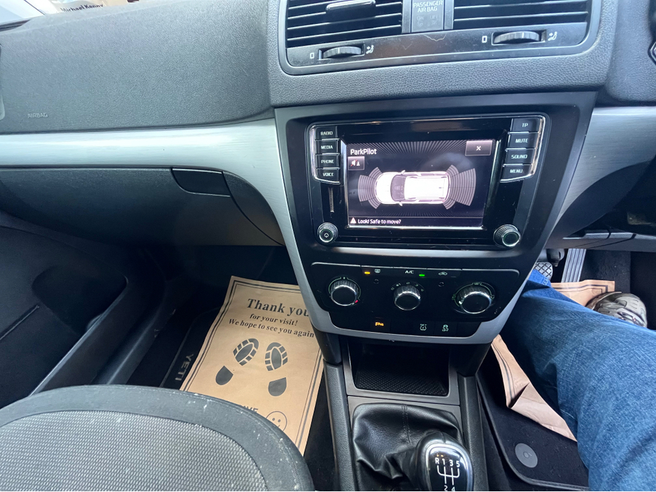 2015 Skoda Yeti - image 11