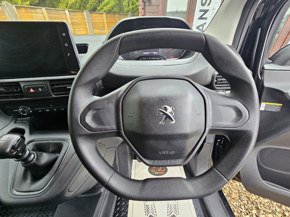 2023 Peugeot Partner - image 24