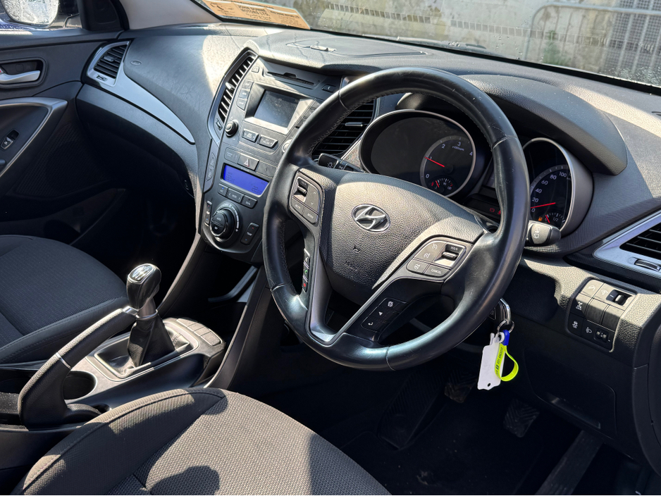 2015 Hyundai Santa Fe - image 5