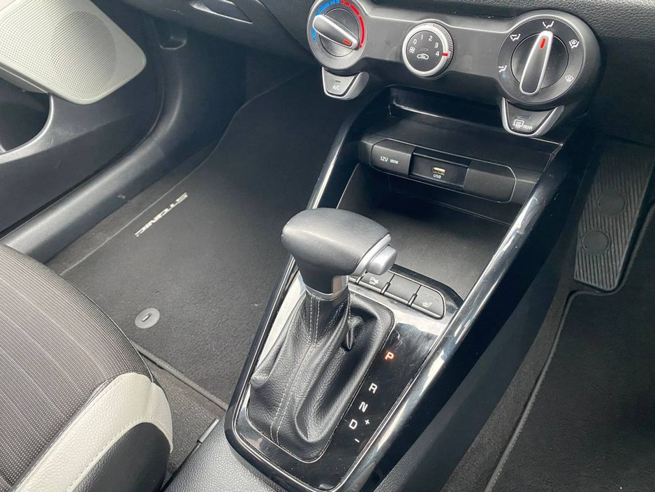 2023 Kia Stonic - image 11