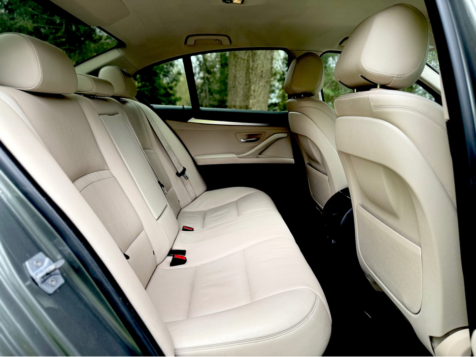 2015 BMW 5 Series - image 9