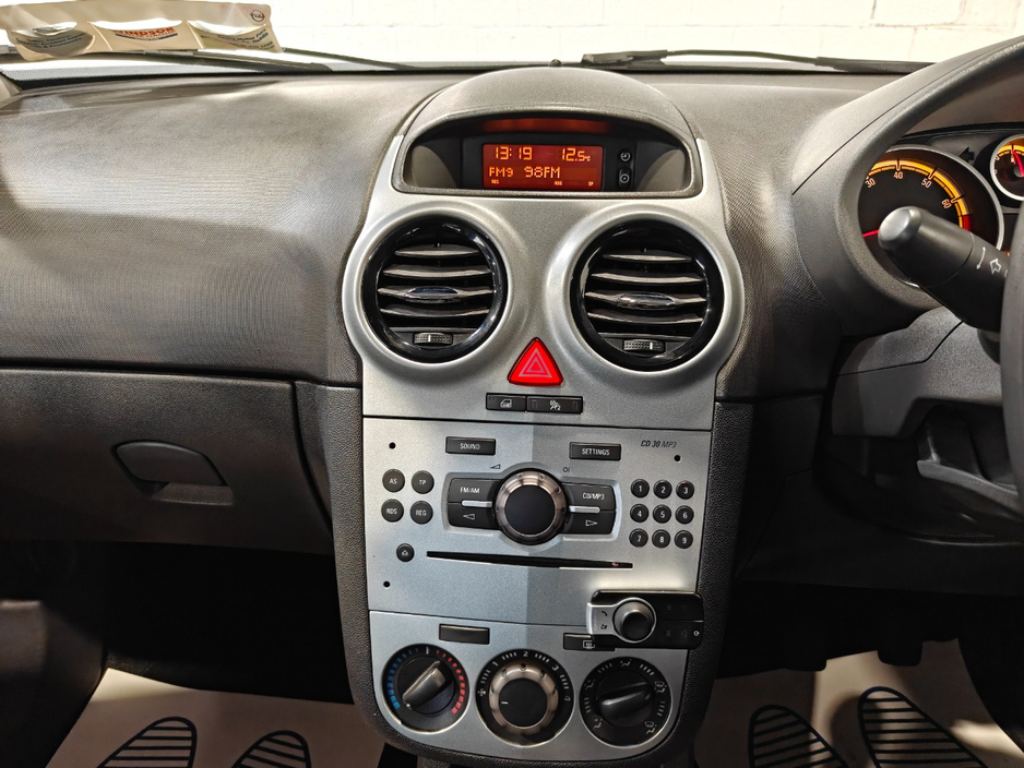 2011 Opel Corsa - image 13