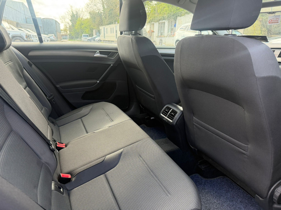 2013 Volkswagen Golf - image 16