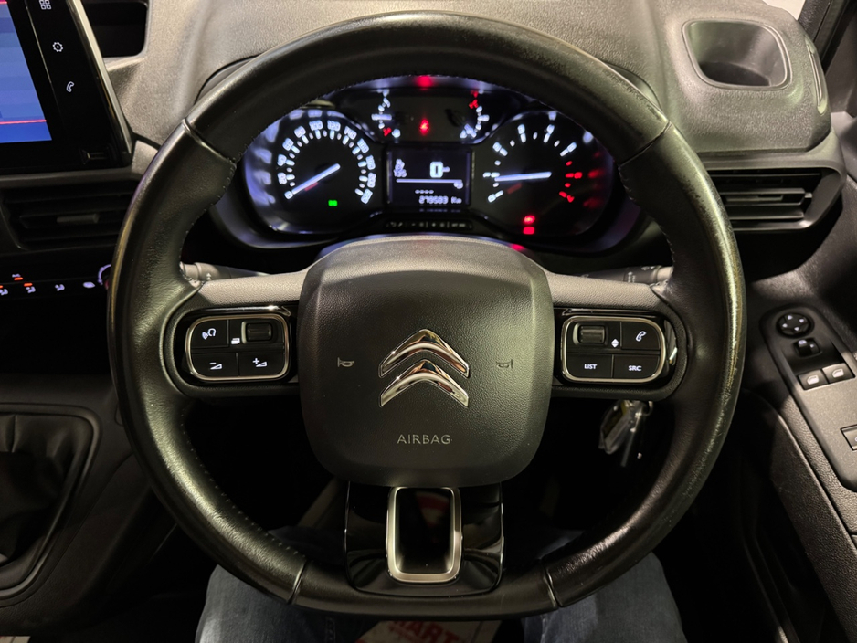 2021 Citroen Berlingo - image 15