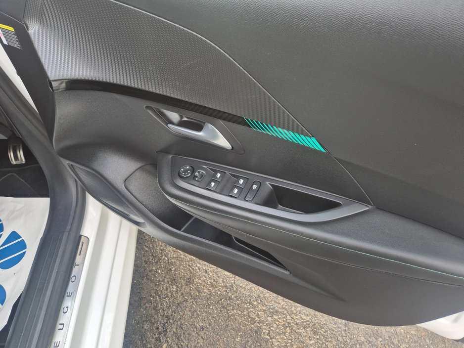 2023 Peugeot 208 - image 10